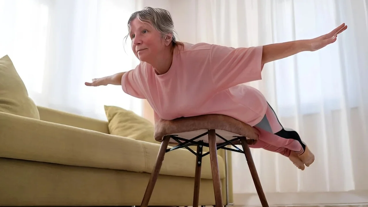 Il segreto delle persone in forma dopo i 50 anni? Non è la palestra, ma questa semplice abitudine