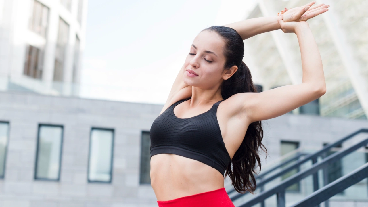 Stretching snellente per la pancia, 10 minuti al giorno per un addome più tonico (ecco come si fa)